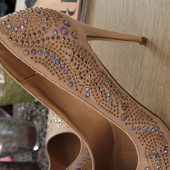 Exquisite Nude Pumps with Rhinestones - Picture 8 of 16